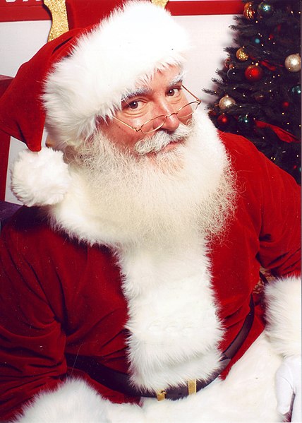 File:Jonathan G Meath portrays Santa Claus.jpg