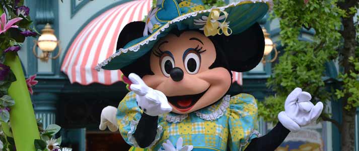 minnie mouse in disneyland